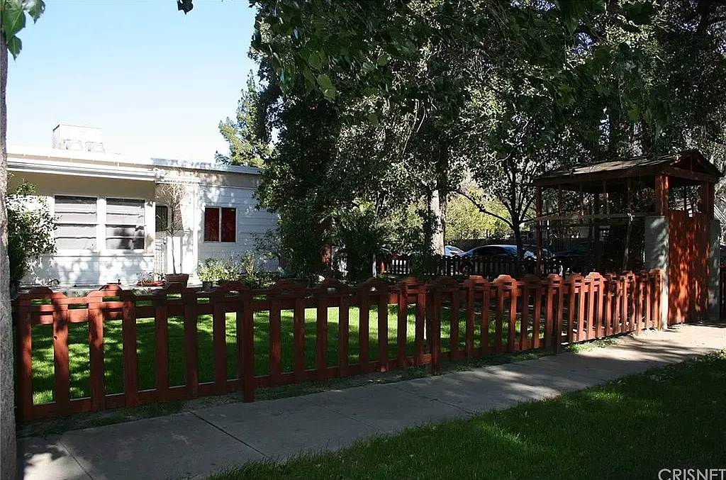 4 bed, 1996 sqft, $4,995 — Photo 2