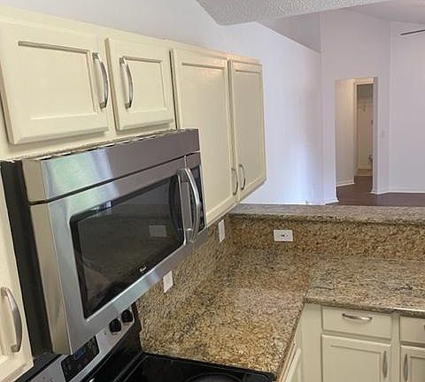 3rd image of 944 Courtland Blvd