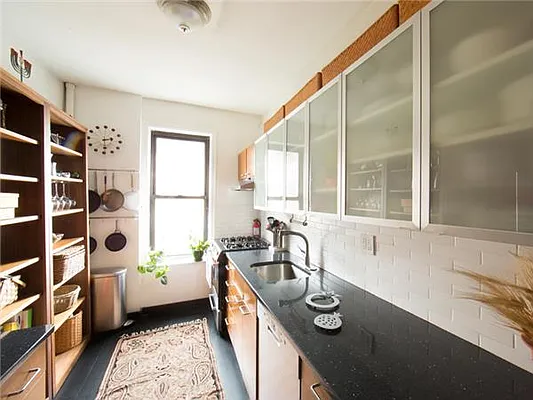 Sold by Avenue Sotheby's International Realty | media 4