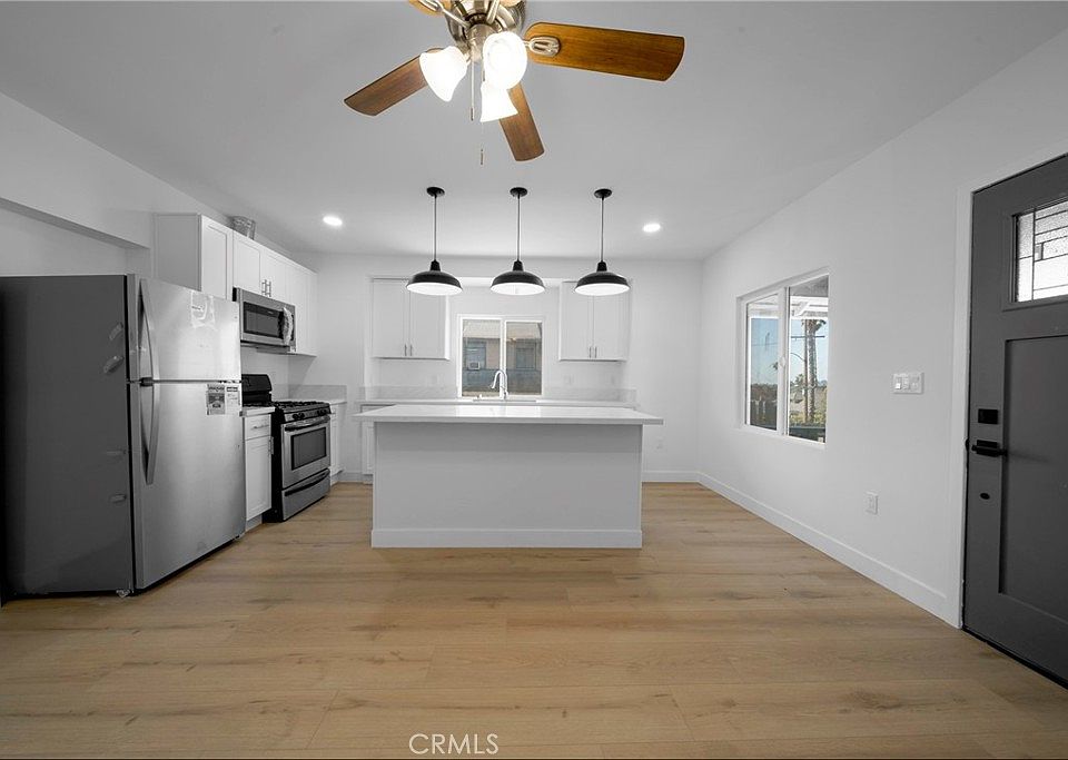 1st image of 1438 N Summit Ave