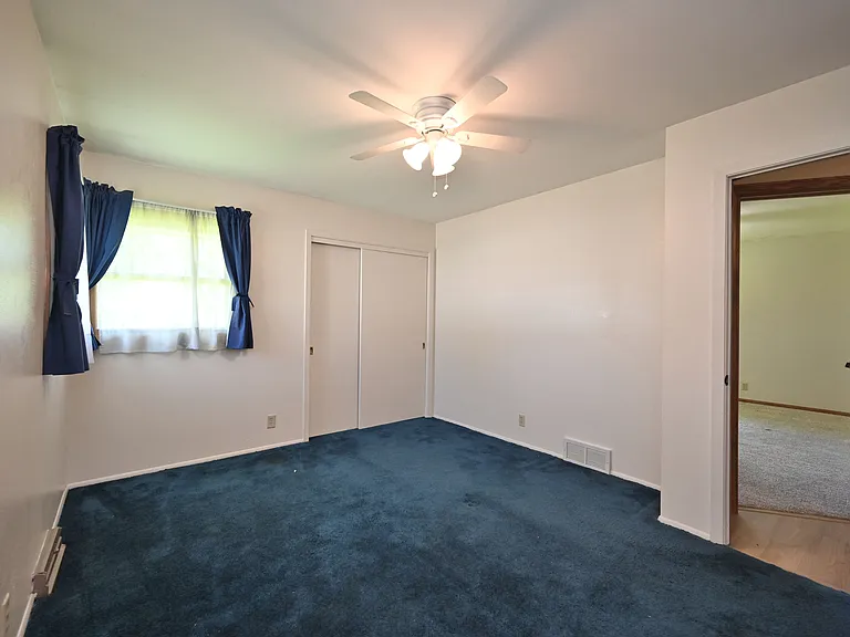 202 Lac La Belle Dr — Photo 17