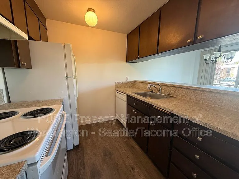 417 SW 155th St #4 — Photo 6