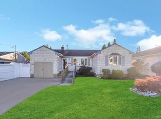 136 Fulton St, Massapequa Park, NY 11762