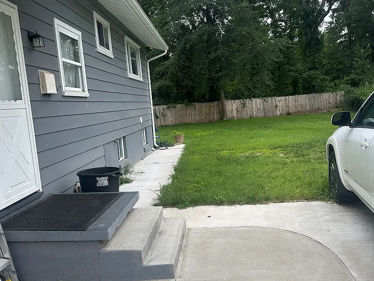 902 Phylen Ct — Photo 12