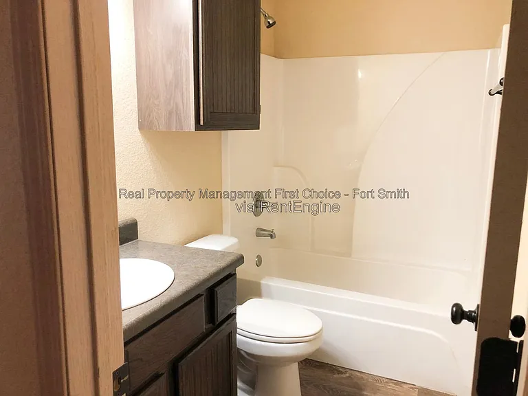 320 S 12th St — Photo 11