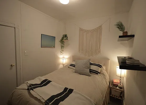 Rented by Universal Realty Group | media 5