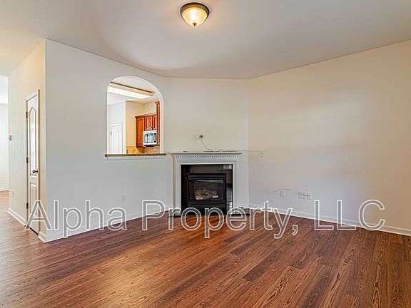 3rd image of 382 Juniper Bend Cir