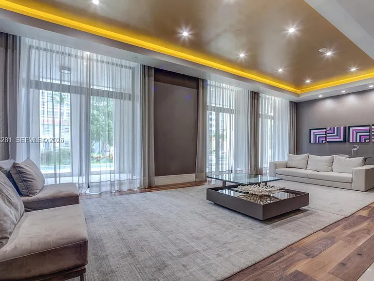 718 Valencia Ave #202 — Photo 5