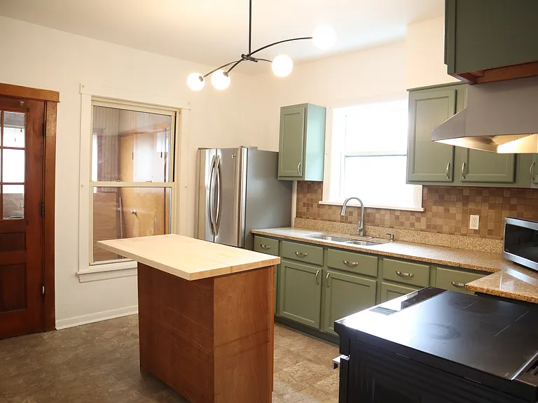 3071 N Avers Ave #1 — Photo 9