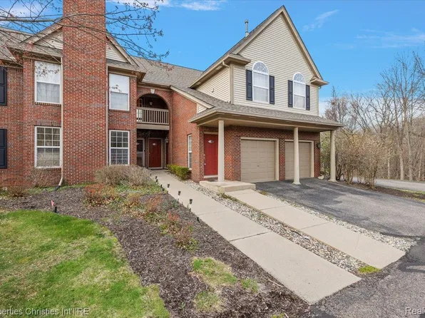 28360 Carlton Way Dr, Novi, MI 48377