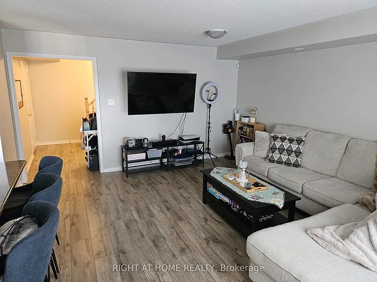 178 Kingston Rd W — Photo 7
