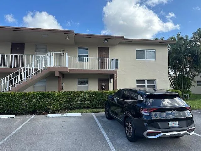 7605 NW 5th Ct #208