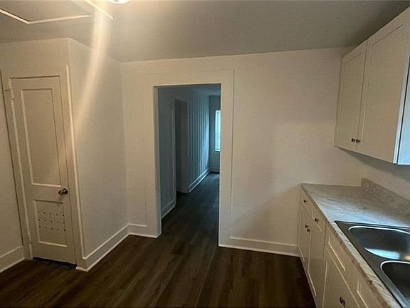 5th image of 554 Cherokee St