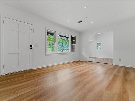 5th image of 393 Old Acworth Rd