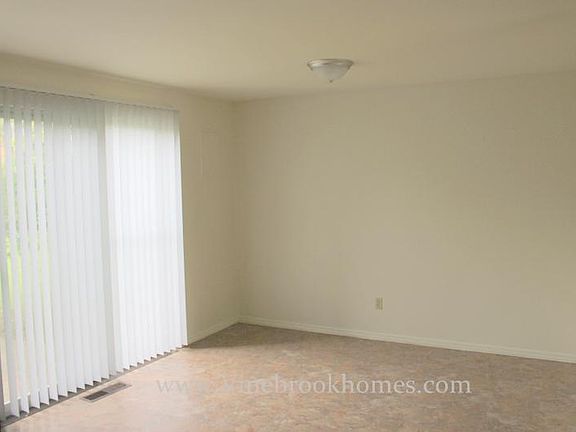 4th image of 7549 Mount Hood St