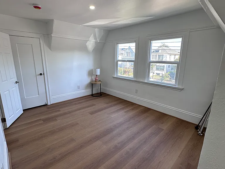 679 31st St #B — Photo 13