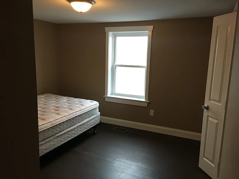 3rd bedroom (2nd floor)
