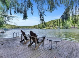 91 Wood Pl, Bloomingdale, NJ 07403