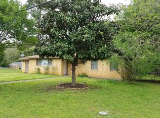 204 Ridgewood Dr, Palestine, TX 75803