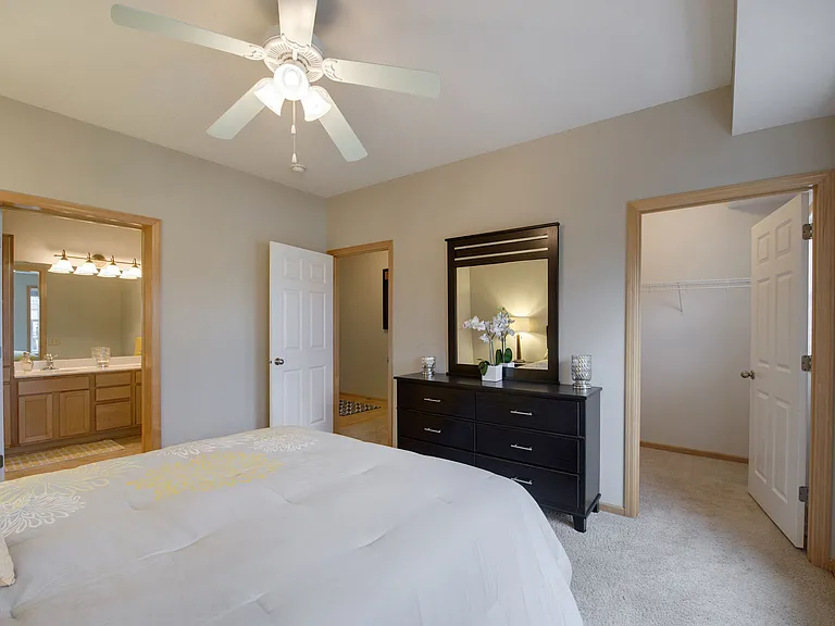 Regency Hill Apartments — Photo 8