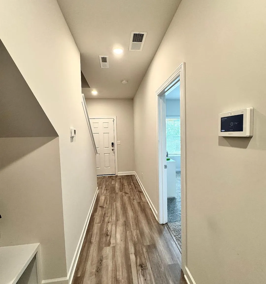 4 bed, 3.5 bath, 2058 sqft, $2,600 — Photo 2