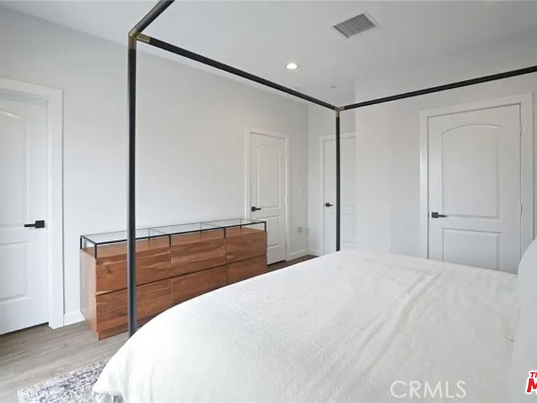 904 Warwick Ave — Photo 7