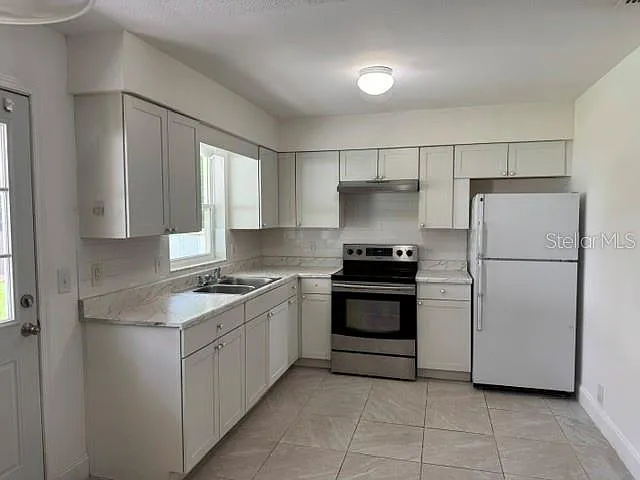 27127 Fernery Ave — Photo 2