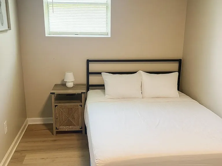 Canaan Dr SE — Photo 1