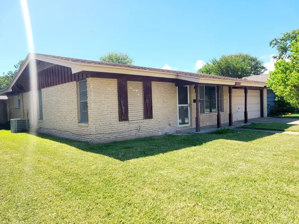 1305 Dallas St, Portland, TX 78374