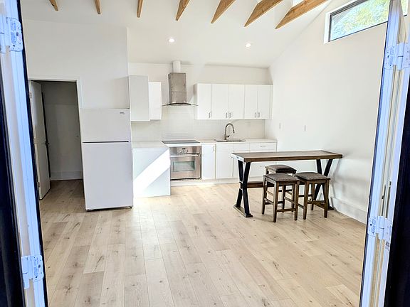 2nd image of 6439 Farralone Ave