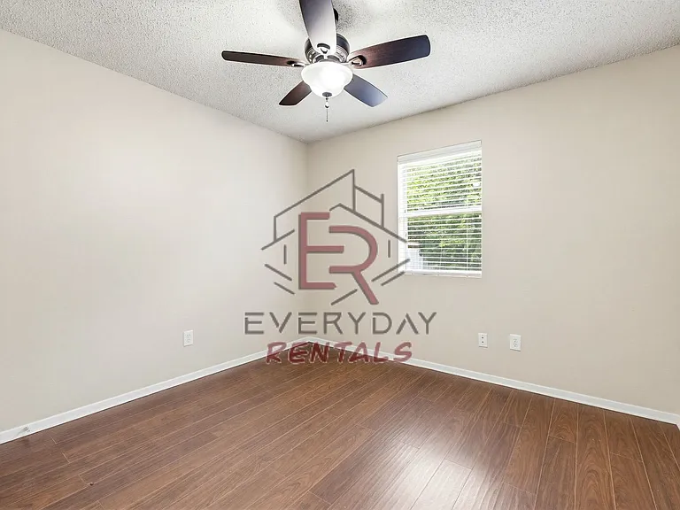 3005 Thoroughbred Dr — Photo 9