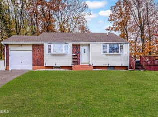 27 Gibson Dr, Hazlet, NJ 07730