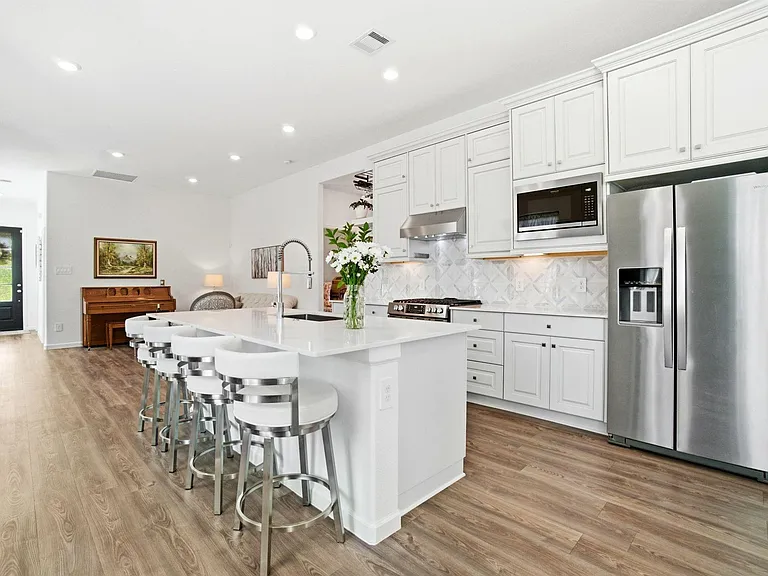 1409 Northwood Bluff Ln — Photo 9
