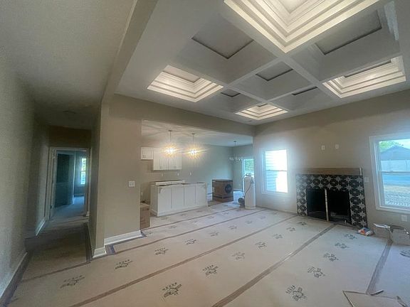 5th image of 851 W Dogwood Dr