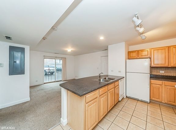 4th image of 3447 S Ridgeland Ave #103