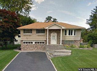 9 Pheasant Dr, Commack, NY 11725