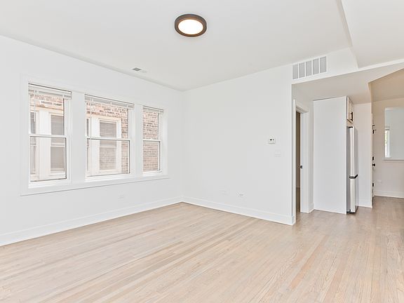 4th image of 2464 N Lincoln Ave APT 2S