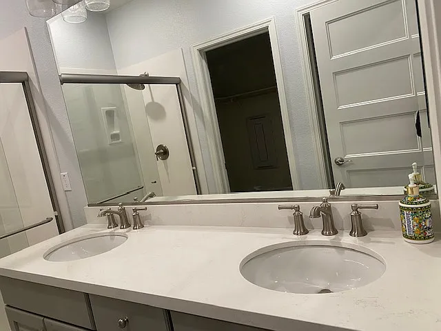 19 Lisbon Ln — Photo 2