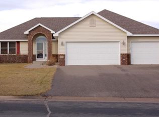 1103 Briarwood Blvd, Roberts, WI 54023