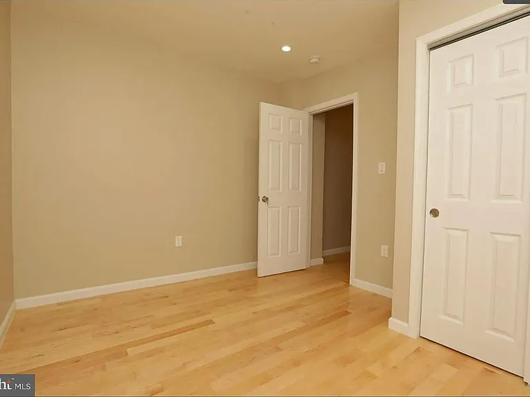 1237 S 20th St — Photo 13
