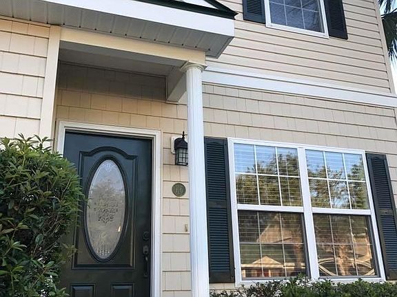 Private entrance makes this a MUST HAVEphoto