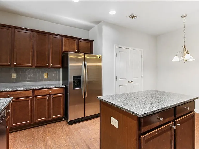 5090 Breezewood Cir — Photo 8
