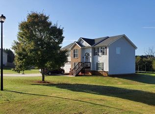 1224 Alex Dr, Winder, GA 30680