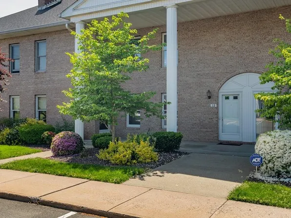 5 Castle Hill Rd, Agawam, MA 01001