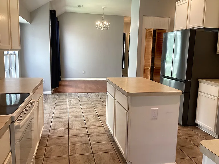 9121 Rose Ct — Photo 6