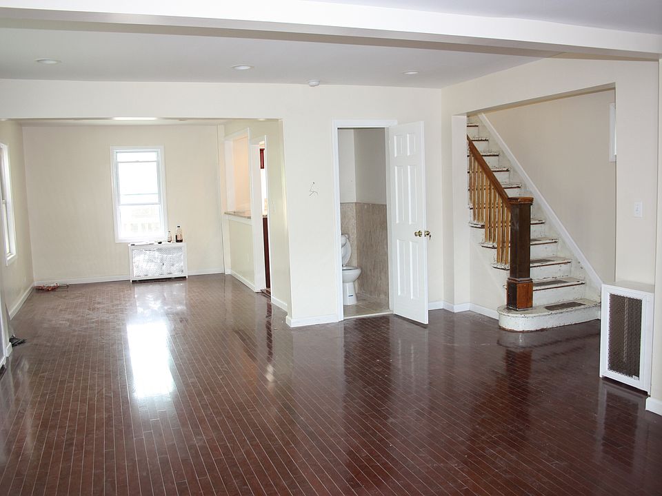 2nd image of 11528 201st St