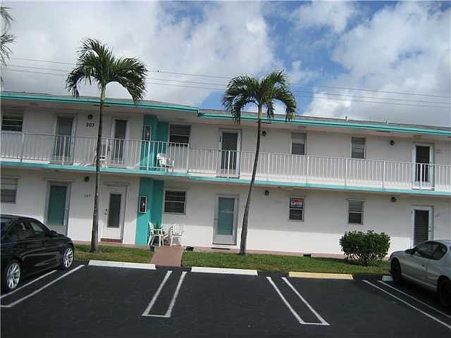 1st image of 1113 Lake Ter APT 104