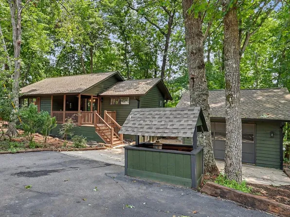 951 McClure Dr, Hayesville, NC 28904