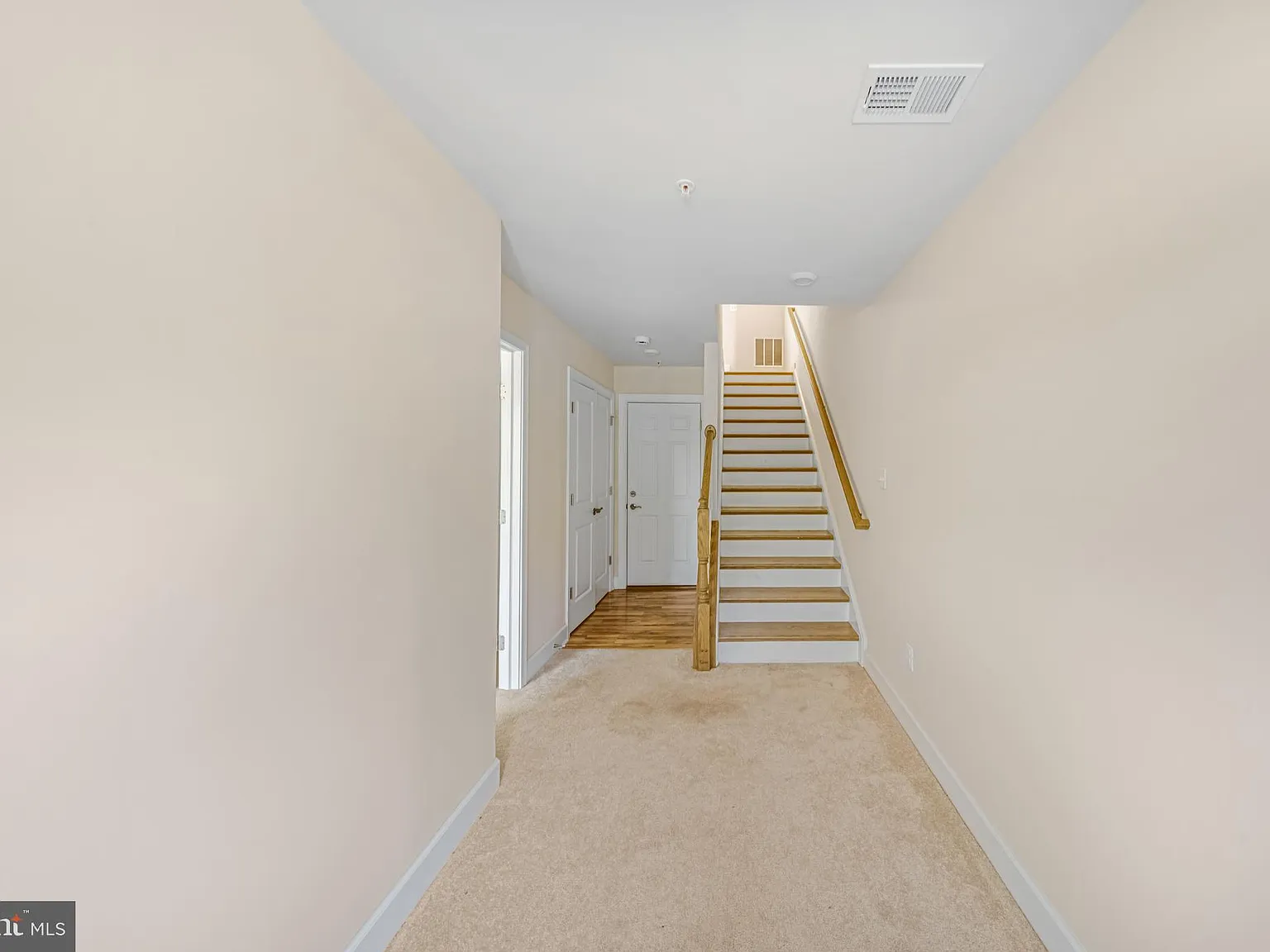 3 bed, 4.0 bath, 1936 sqft, $3,250 — Photo 3