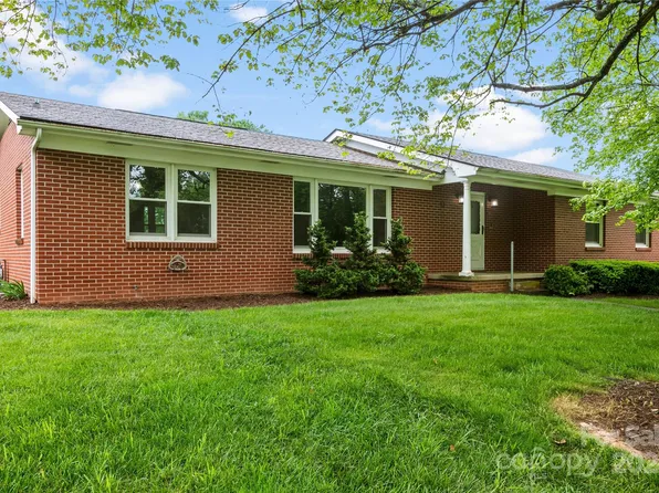 6 Knollridge Rd, Candler, NC 28715